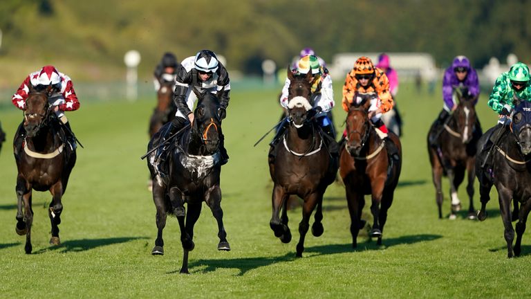 Bezzas Lad on the way to victory at Nottingham under Tom Marquand