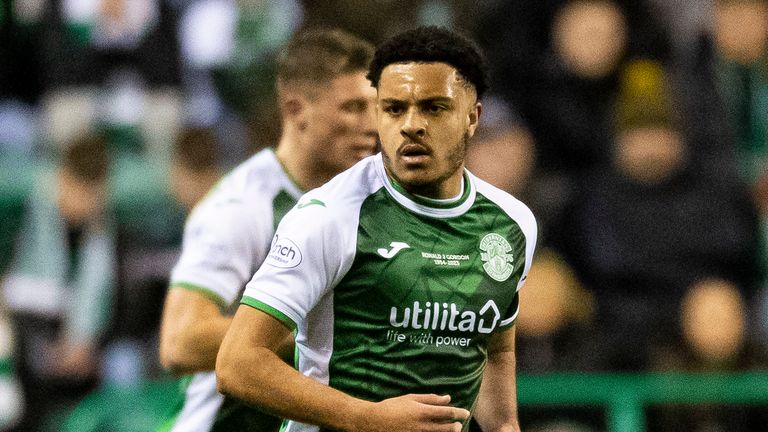 CJ Egan-Riley fue uno de los cuatro fichajes de enero en Hibs