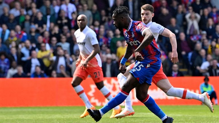 Jeffrey Schlupp scores Crystal Palace's third goal against West Ham