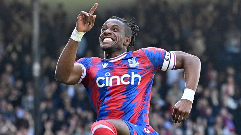 Wilfried Zaha celebrates after giving Crystal Palace a 2-1 lead against West Ham
