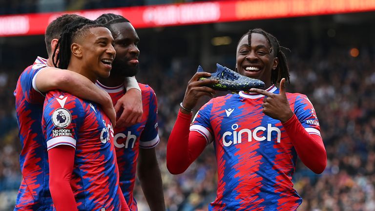 Eberechi Eze of Crystal Palace celebrates with teammates after scoring