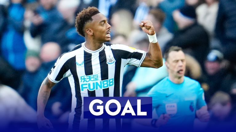Joe Willock nods Newcastle into a deserved lead against Manchester United at St James&#39; Park.