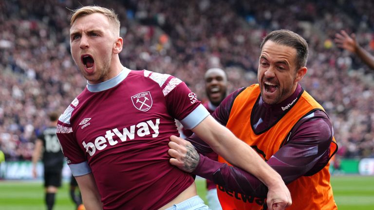 Jarrod Bowen celebrates with substitute Danny Ings after equalising for West Ham against Arsenal