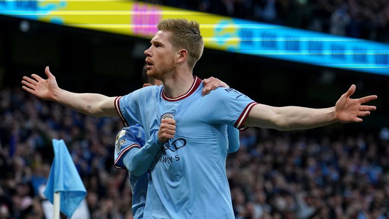 Kevin De Bruyne celebrates scoring their side&#39;s first goal of the game
