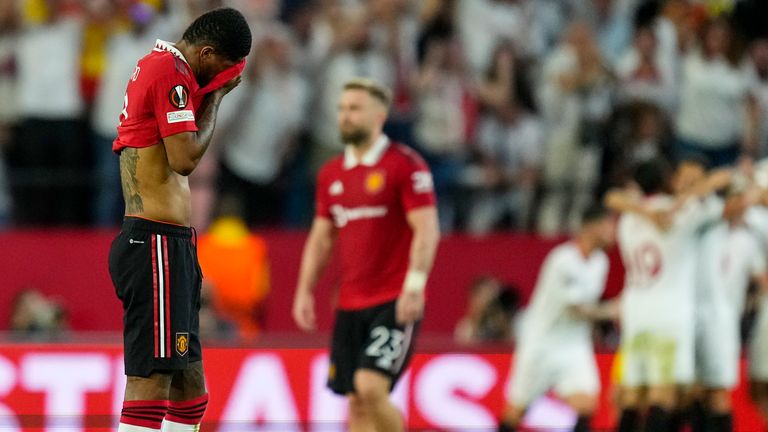 El United cometió dos errores que llevaron directamente a un gol de la oposición por segunda vez esta temporada contra el Sevilla