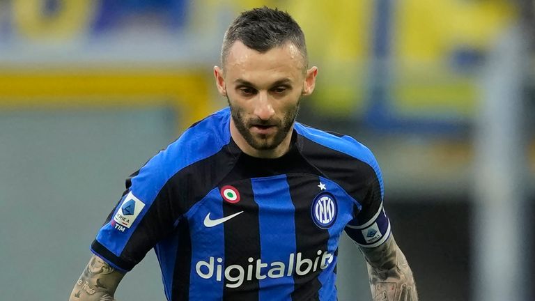 Inter Milan's Marcelo Brozovic controls the ball during the Serie A soccer match between Inter Milan and Fiorentina at the San Siro Stadium, in Milan, Italy, Saturday, April 1, 2023. (AP Photo/Antonio Calanni)