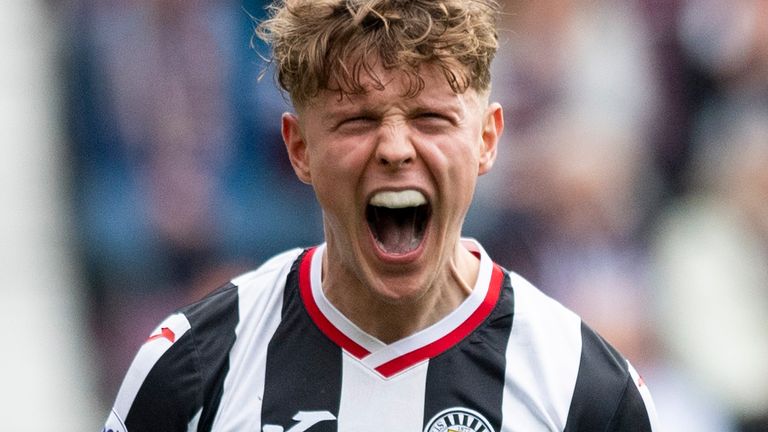  St Mirren's Mark O'Hara celebrates after scoring to make it 2-0 during a cinch Premiership match between Heart of Midlothian and St Mirren at Tynecastle,