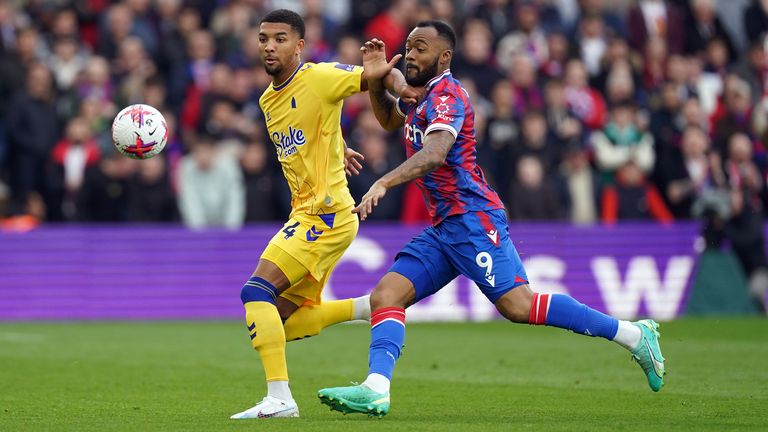 Everton's Mason Holgate and Crystal Palace's Jordan Ayew (right) battle for the ball