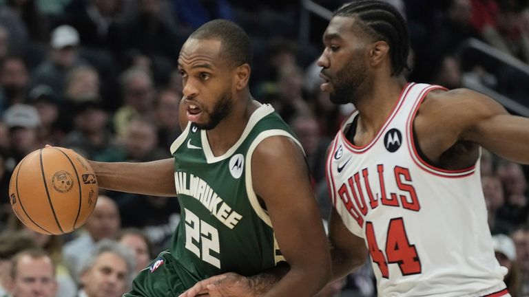 Milwaukee Bucks&#39; Khris Middleton tries to get past Chicago Bulls&#39; Patrick Williams during the first half of an NBA basketball game Wednesday, April 5, 2023, in Milwaukee. (AP Photo/Morry Gash)