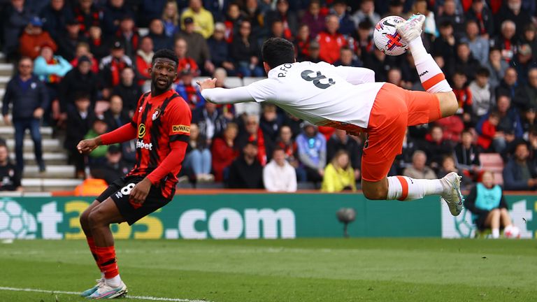 Pablo Fornals scores a scorpion kick to put West Ham 4-0 up