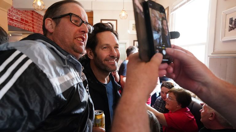 Ant-Man star Paul Rudd happily posed with fans