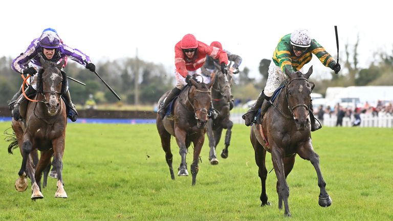 Paul Townend and I Am Maximus defeat Gevrey at Brian Hayes in the Irish Grand National at Fairyhouse
