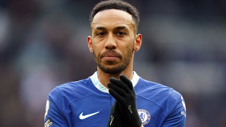 Barcelona make Chelsea's Pierre-Emerick Aubameyang top No 9 target;  Liverpool's Roberto Firmino on shortlist | Transfer Centre News | Sky Sports