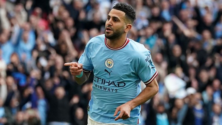 Riyad Mahrez celebra su segundo gol