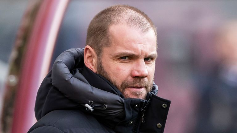 EDINBURGH, SCOTLAND - DECEMBER 17 : Hearts&#39; manager Robbie Neilson with a new hairstyle during a cinch Premiership match between Hearts  and Kilmarnock at the Tynecastle Park, on December 17, 2022, in Edinburgh, Scotland.  (Photo by Roddy Scott / SNS Group)