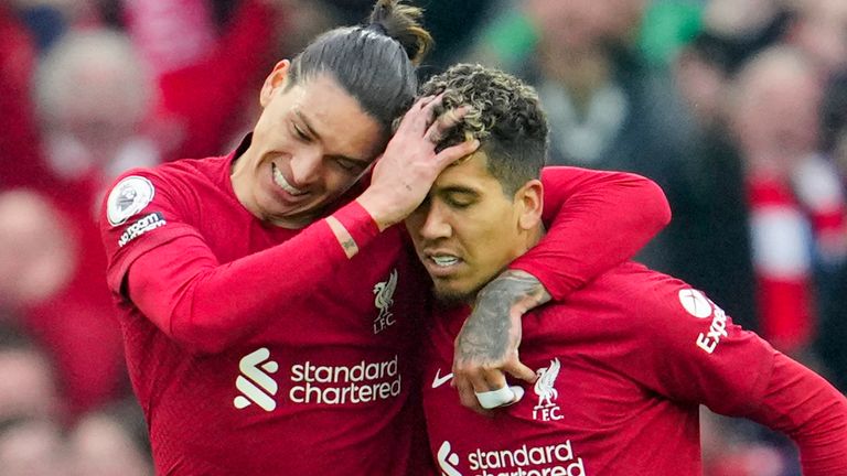 Liverpool&#39;s Roberto Firmino celebrates with Darwin Nunez