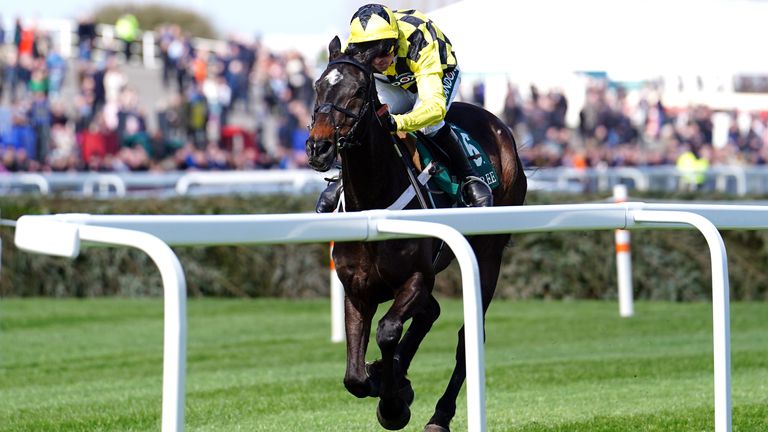 Nico De Boinville and Shishwin win at Aintree