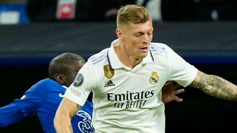 Real Madrid's Toni Kroos, right, vies for the ball with Chelsea's N'Golo Kante during the Champions League quarter final first leg soccer match between Real Madrid and Chelsea at Santiago Bernabeu stadium in Madrid, Wednesday, April 12, 2023. (AP Photo/Jose Breton)