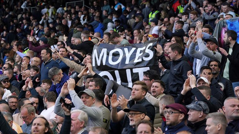 West Ham fans unfurl a 'Moyes Out' banner
