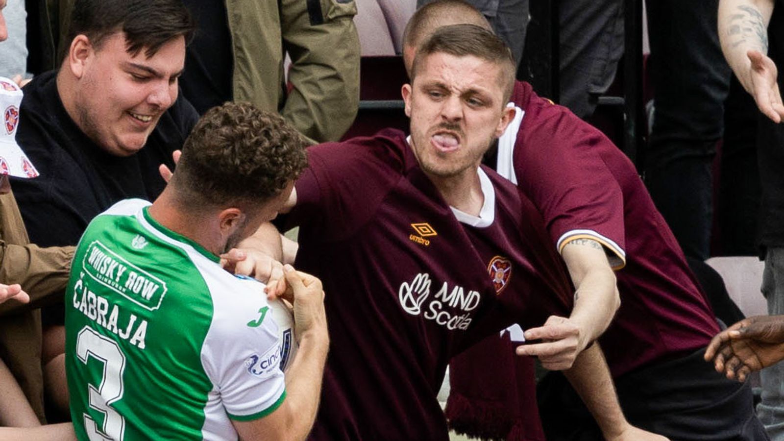 Hibernian llama a Hearts a investigar después de afirmar que Marijan Cabraja fue confrontada por fanáticos locales durante el derbi de Edimburgo |  Noticias de futbol