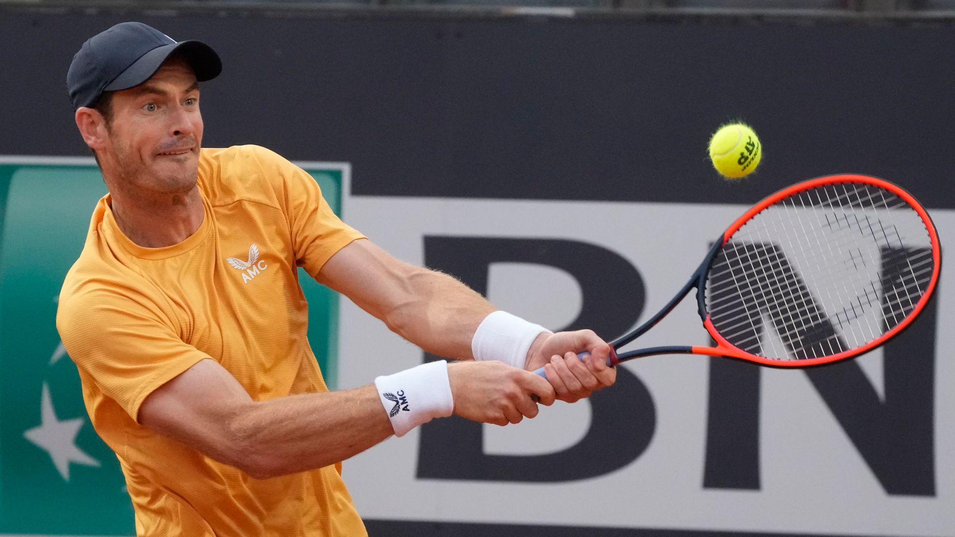 Murray to talk with his team about whether he will play at French Open