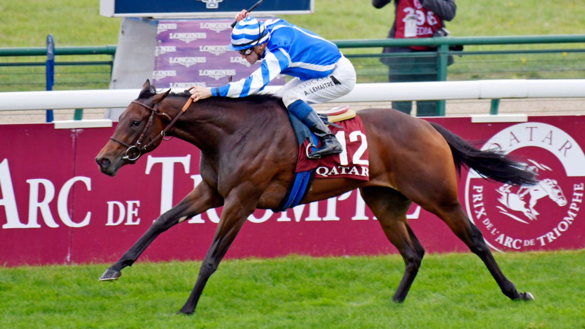 Blue Rose Cen blossoms in French 1000 Guineas success