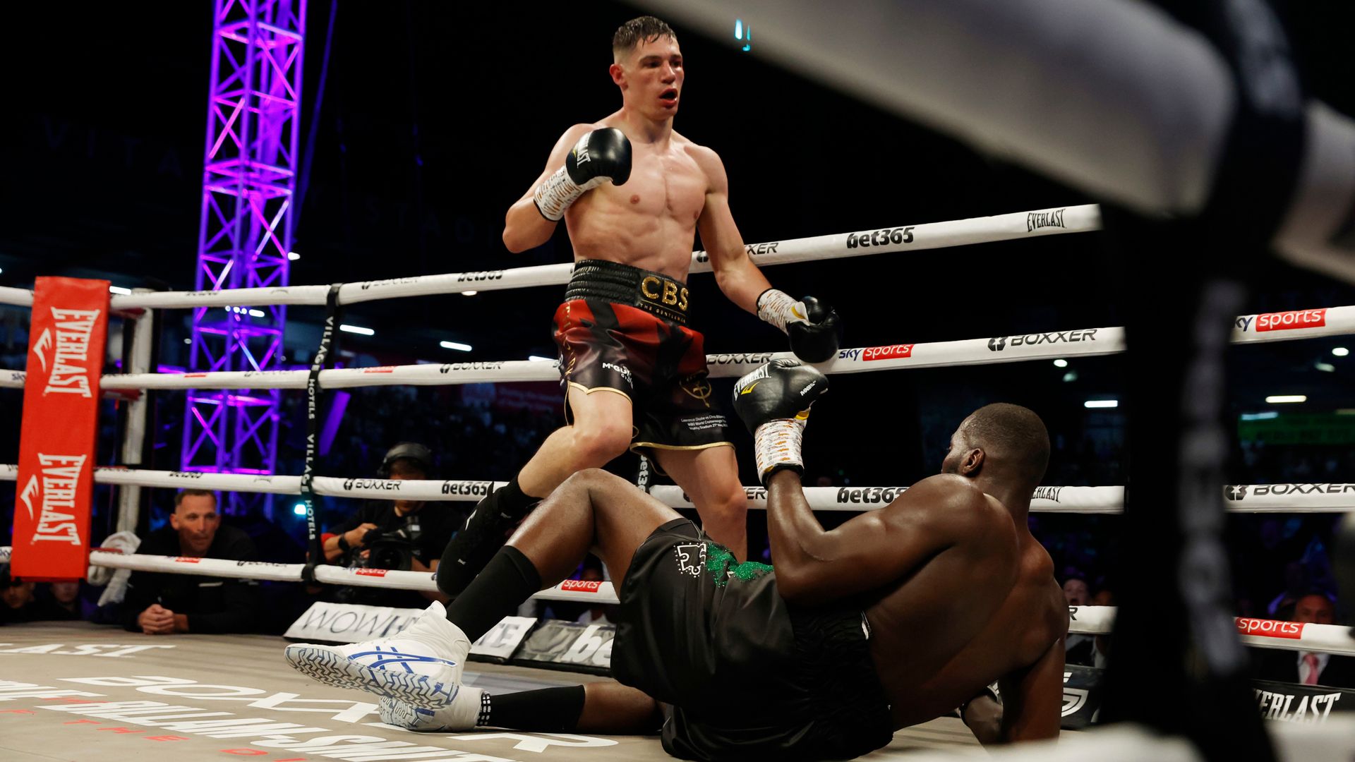 Billam-Smith stuns Okolie to win wild, three-knockdown world title fight