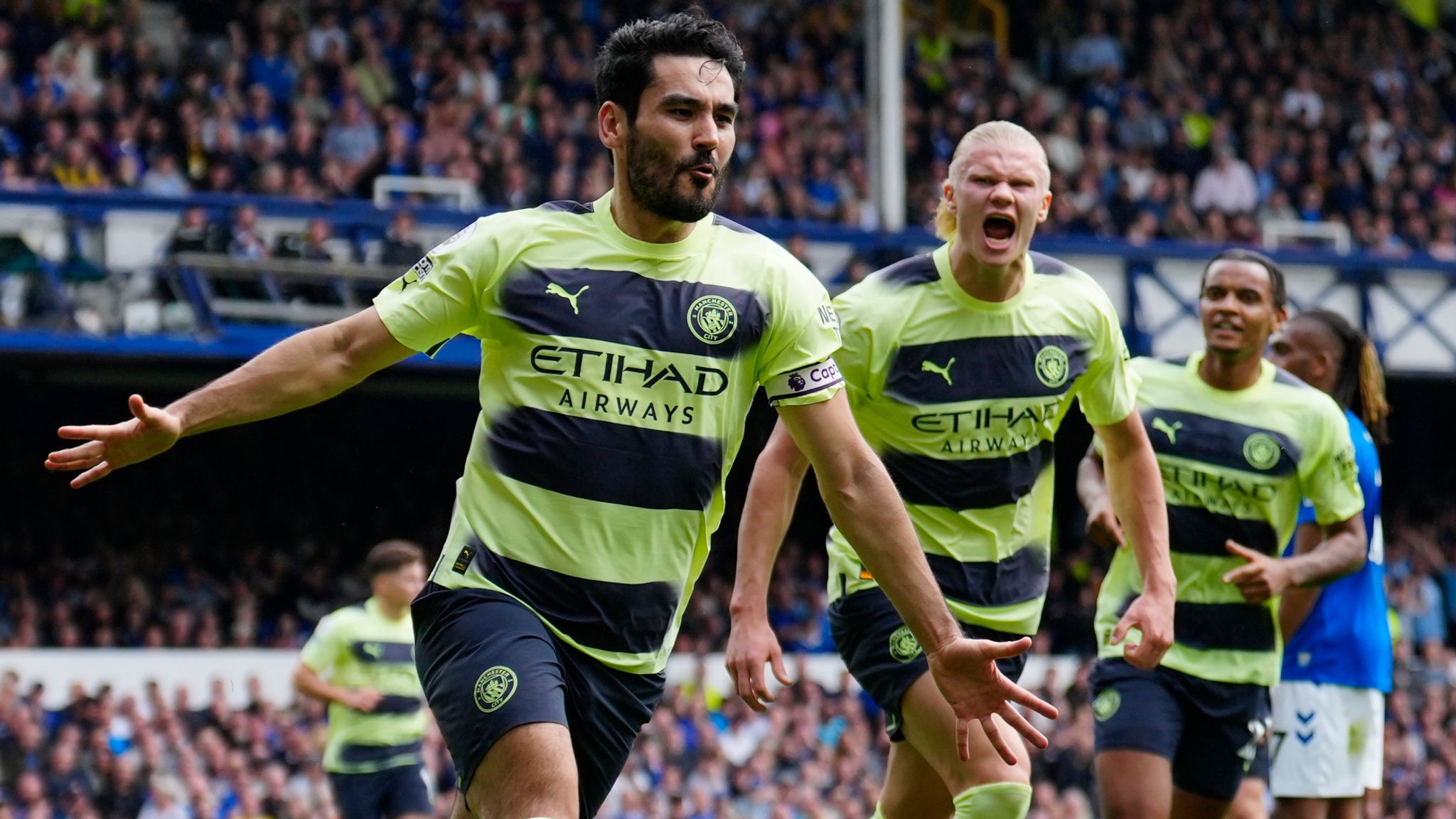 Everton 0-3 Manchester City: Ilkay Gundogan's two fine individual goals help defending champions close in on Premier League title | Football News | Sky Sports
