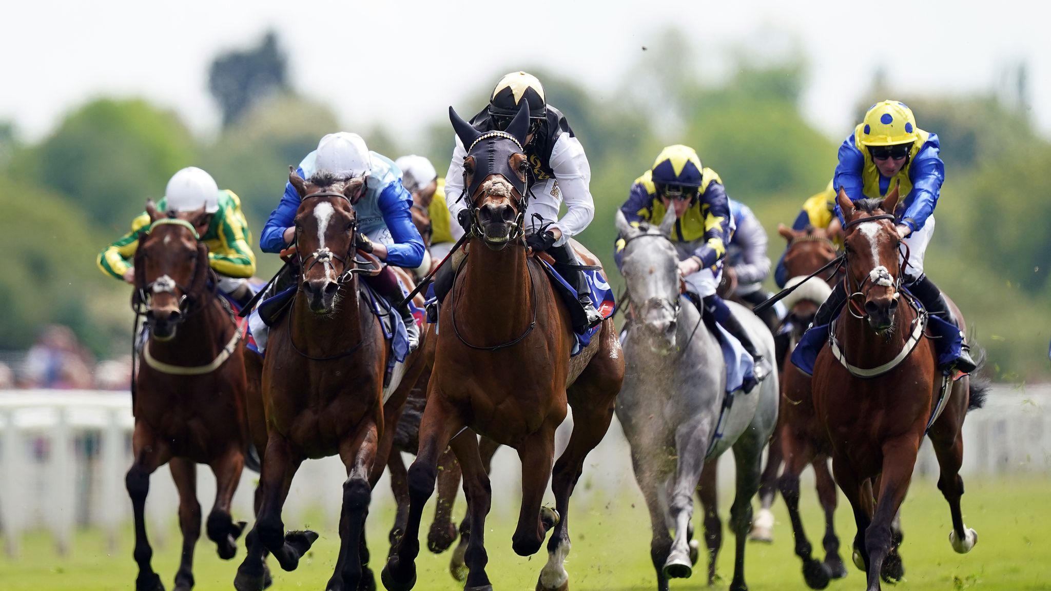 Duke of York Clipper Stakes: Azure Blue denies Highfield Princess in ...