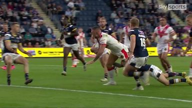 Sironen bursts through Leeds defence for try