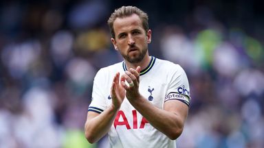 Kane latest: Could striker stay at Tottenham? 