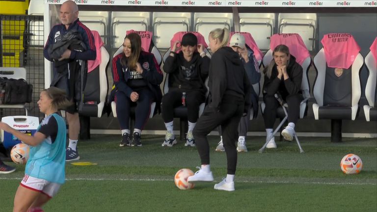 Arsenal&#39;s Beth Mead was spotted kicking a ball pitchside before kick off at Meadow Park, having been sidelined since November with an ACL injury