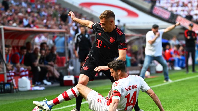 27 May 2023, North Rhine-Westphalia, Cologne: Soccer: Bundesliga, 1st FC Cologne - Bayern Munich, Matchday 34, RheinEnergieStadion. Cologne&#39;s Jonas Hector (r) and Bayern&#39;s Joshua Kimmich fight for the ball. IMPORTANT NOTE: In accordance with the regulations of the DFL Deutsche Fu&#39;ball Liga and the DFB Deutscher Fu&#39;ball-Bund, it is prohibited to use or have used photographs taken in the stadium and/or of the match in the form of sequence pictures and/or video-like photo series. Photo by: Federico