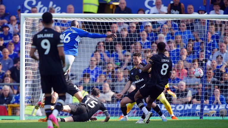 Abdoulaye Doucoure fires Everton in front