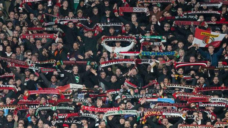 Aficionados del Feyenoord en el estadio De Kuip de Róterdam