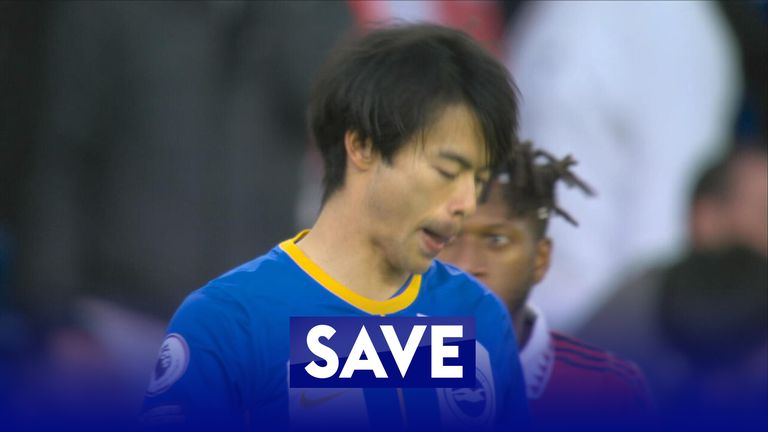 Kaoru Mitoma finds himself clean through on goal for Brighton but fires his shot straight at Manchester United goalkeeper, David De Gea.