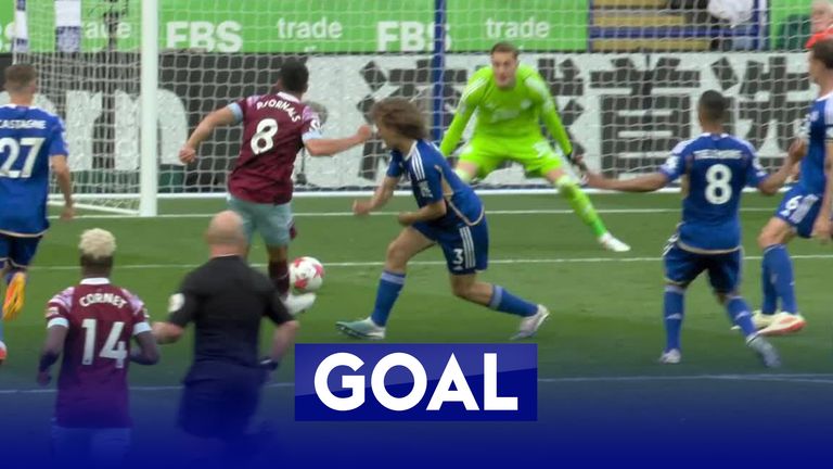 Pablo Fornals&#39; goal for West Ham sets up a nervy finish at Leicester.