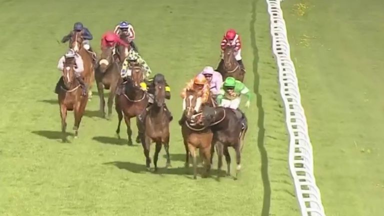 Havana Goldrush (green and yellow) tries to bite winning rival Eye Of The Water at Bath