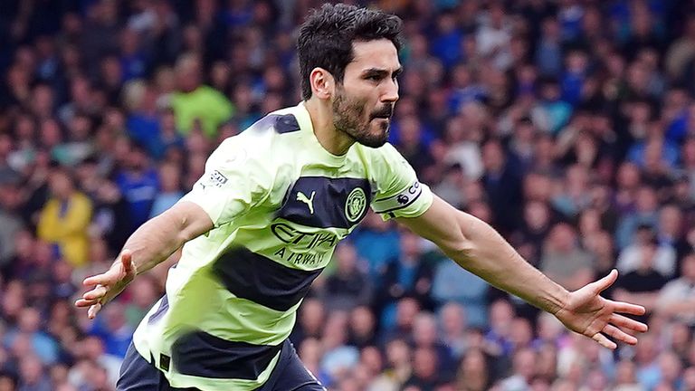 Ilkay Gundogan celebrates scoring for Man City vs Everton