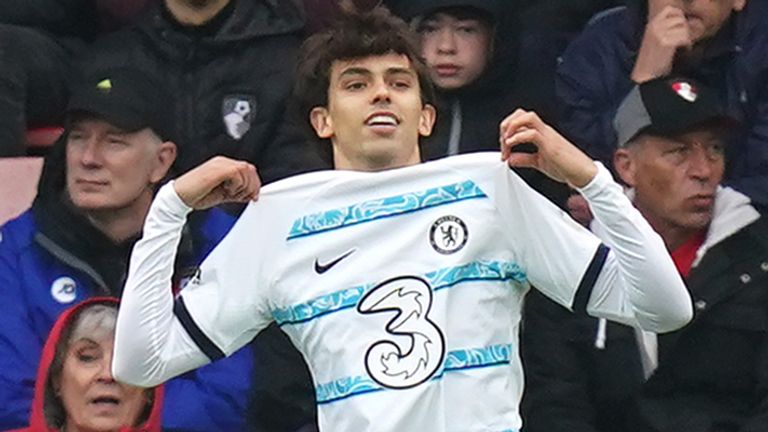 Joao Félix del Chelsea celebra marcar su tercer gol del partido