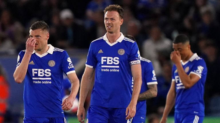 Leicester&#39;s Jonny Evans and team-mates appear dejected after conceding a third goal against Liverpool