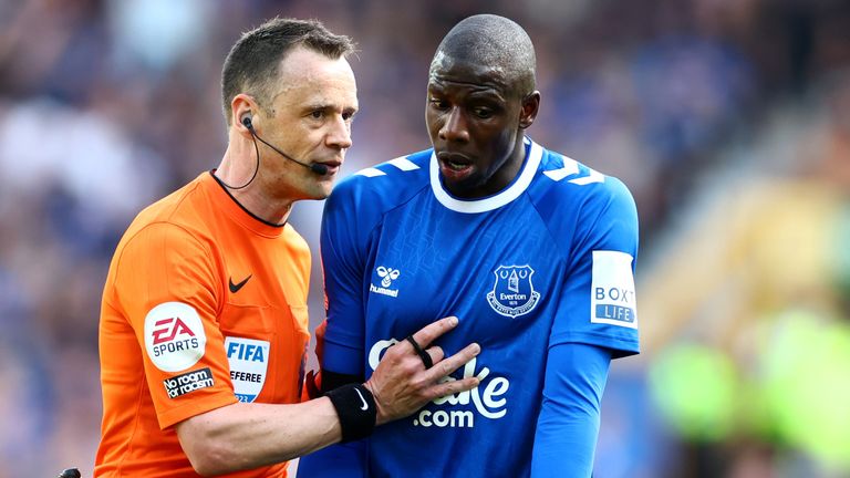 Abdoulaye Doucoure appeals to referee Stuart Attwell 
