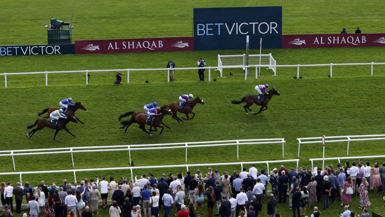 Shaquille wins the Carnarvon Stakes at Newbury
