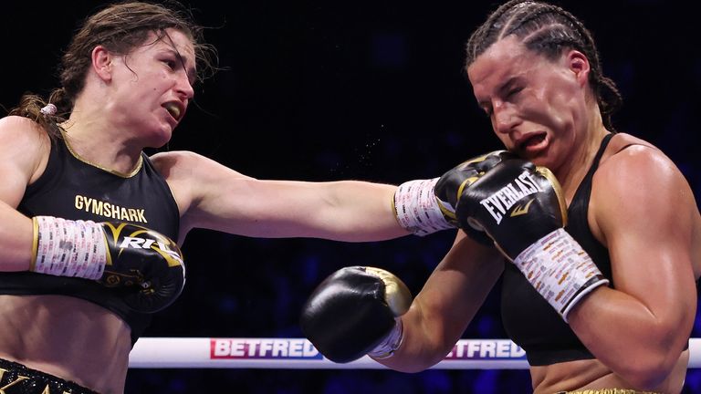 Dubln, Ireland - May 20: Katie Taylor v Chantelle Cameron, Undisputed Super-Lightweight World Title Fight..20 May 2023.Picture By Mark Robinson Matchroom Boxing.