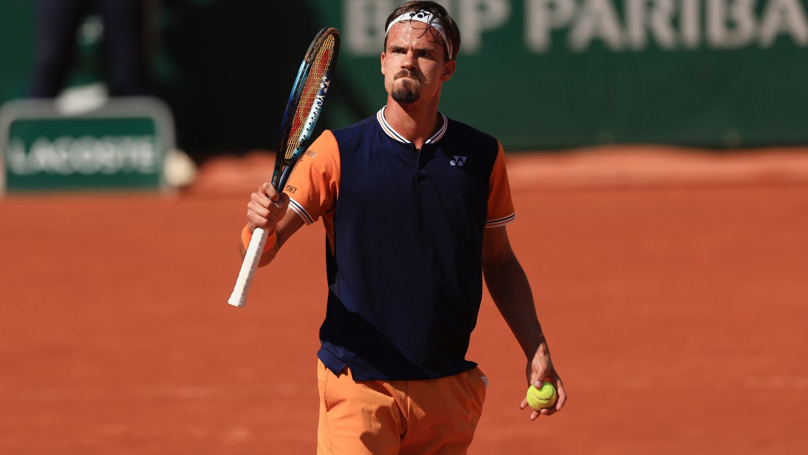 French Open Iga Swiatek moves into the third round along with Casper