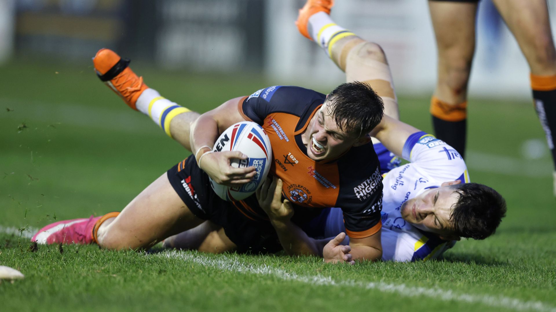 Castleford stun Warrington, Hull KR see off Wakefield
