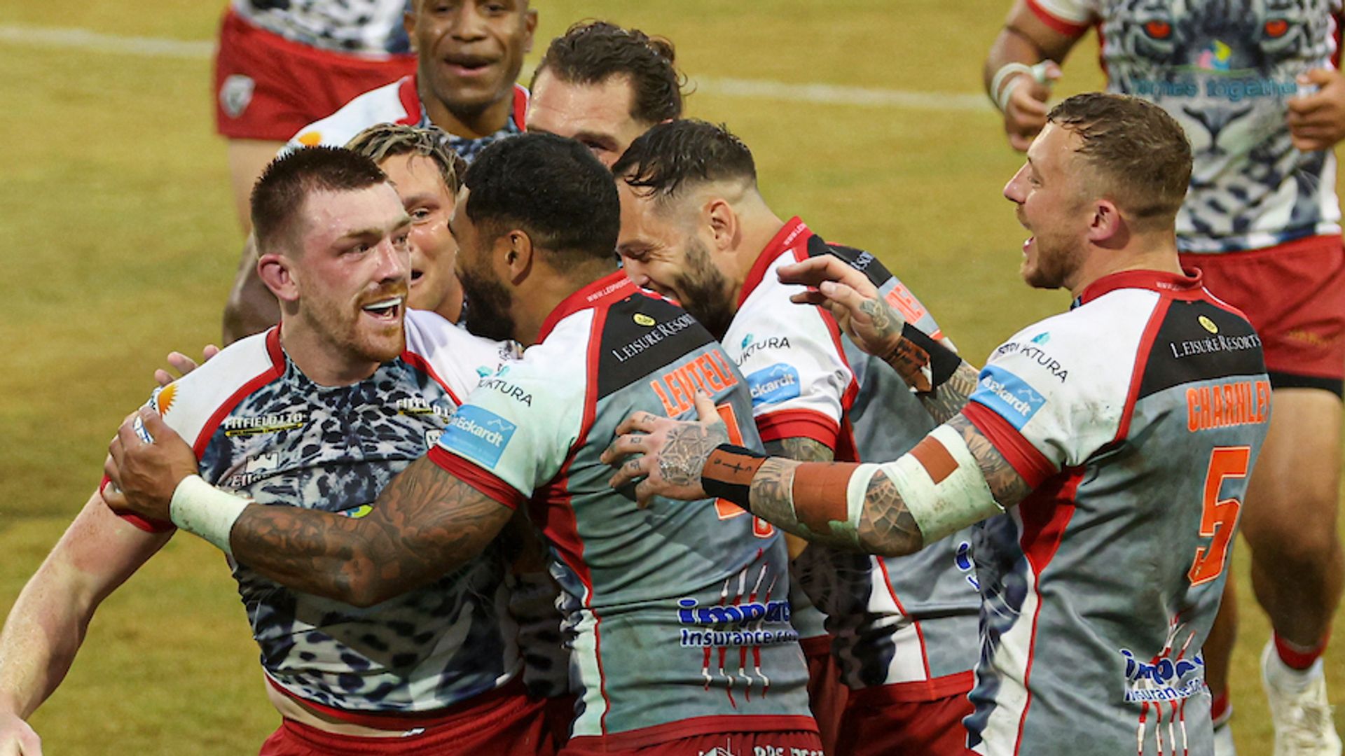 Leigh stun Hull KR as incredible Super League run continues