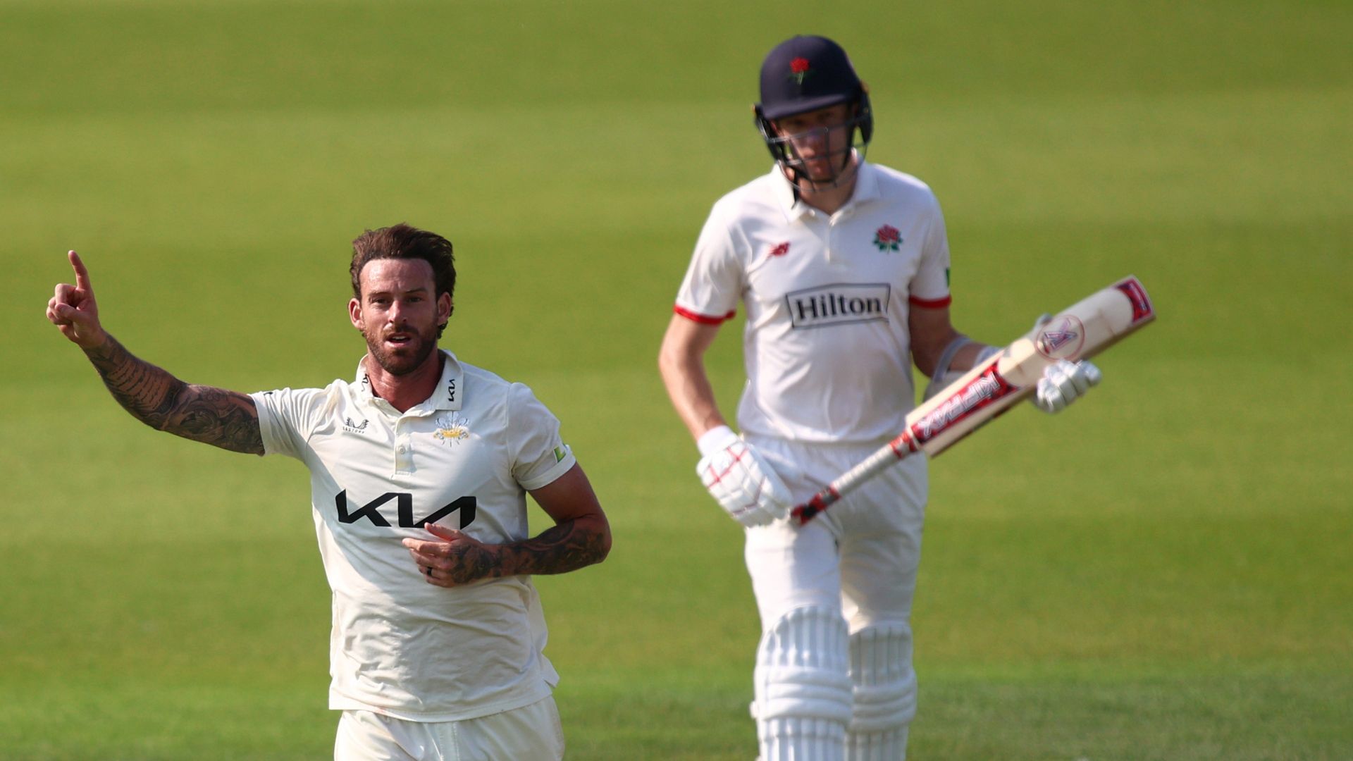 Lancashire bounce back against leaders Surrey as Essex take control
