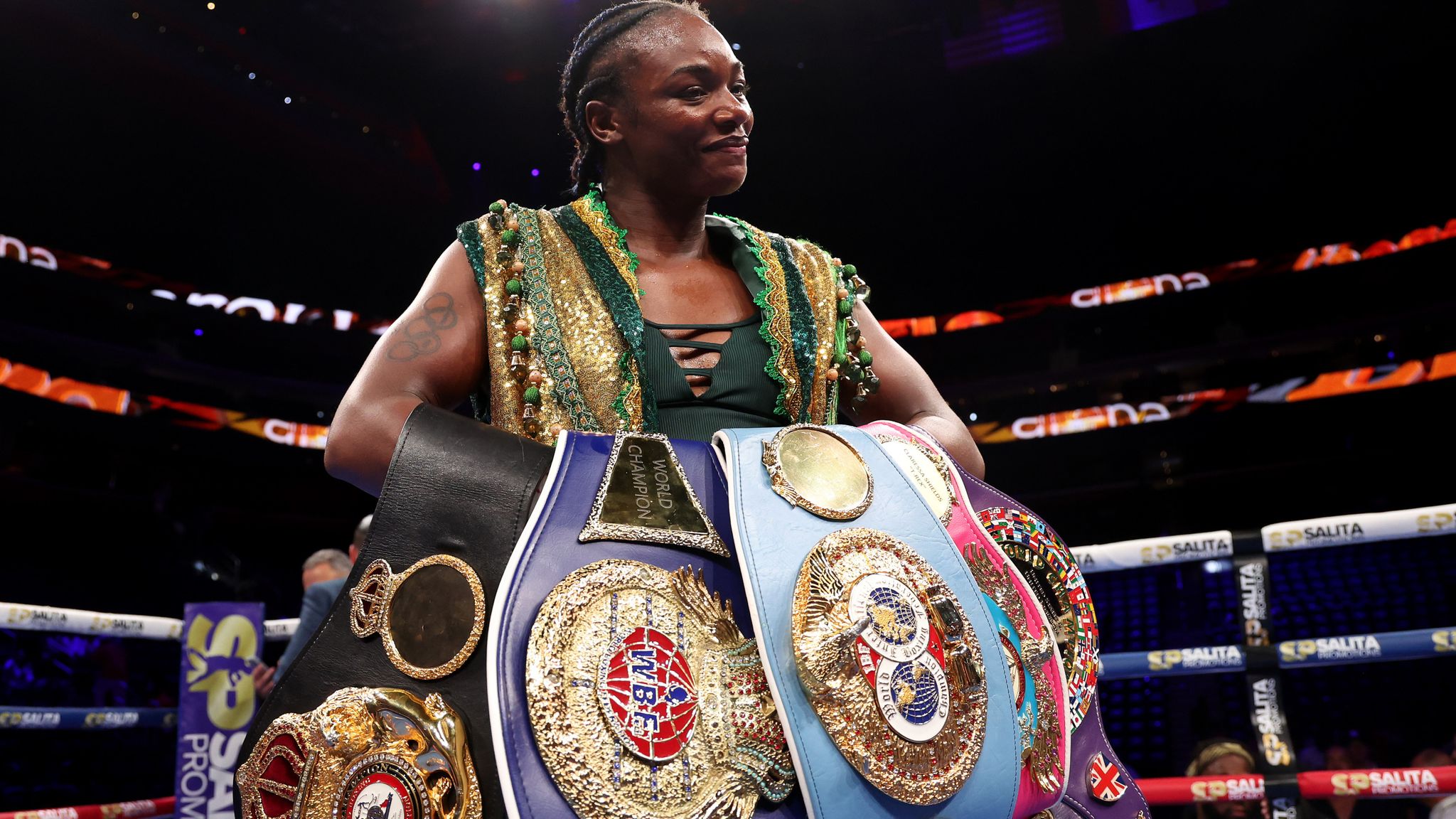 Claressa Shields defends undisputed crown in Detroit triumph