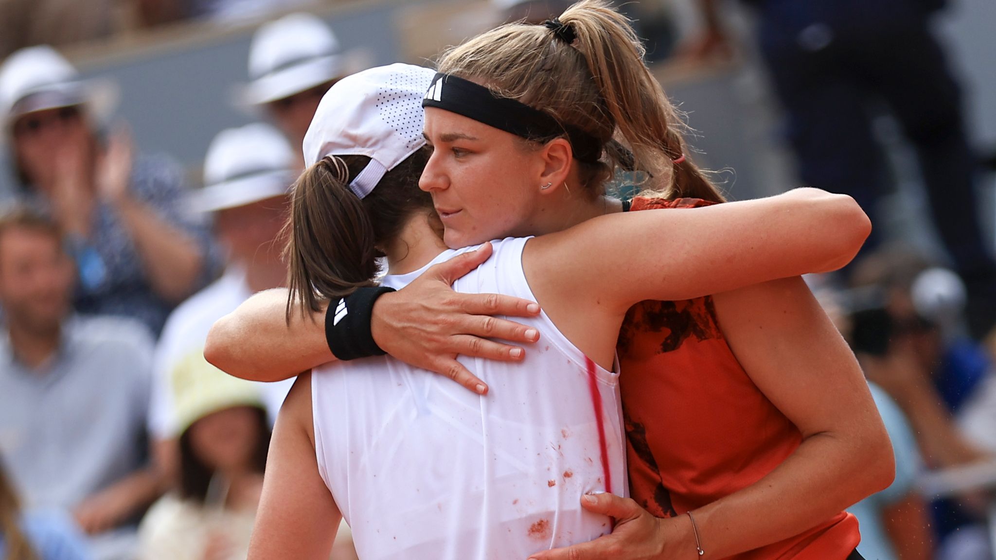 French Open Iga Swiatek defeats Karolina Muchova to win her third